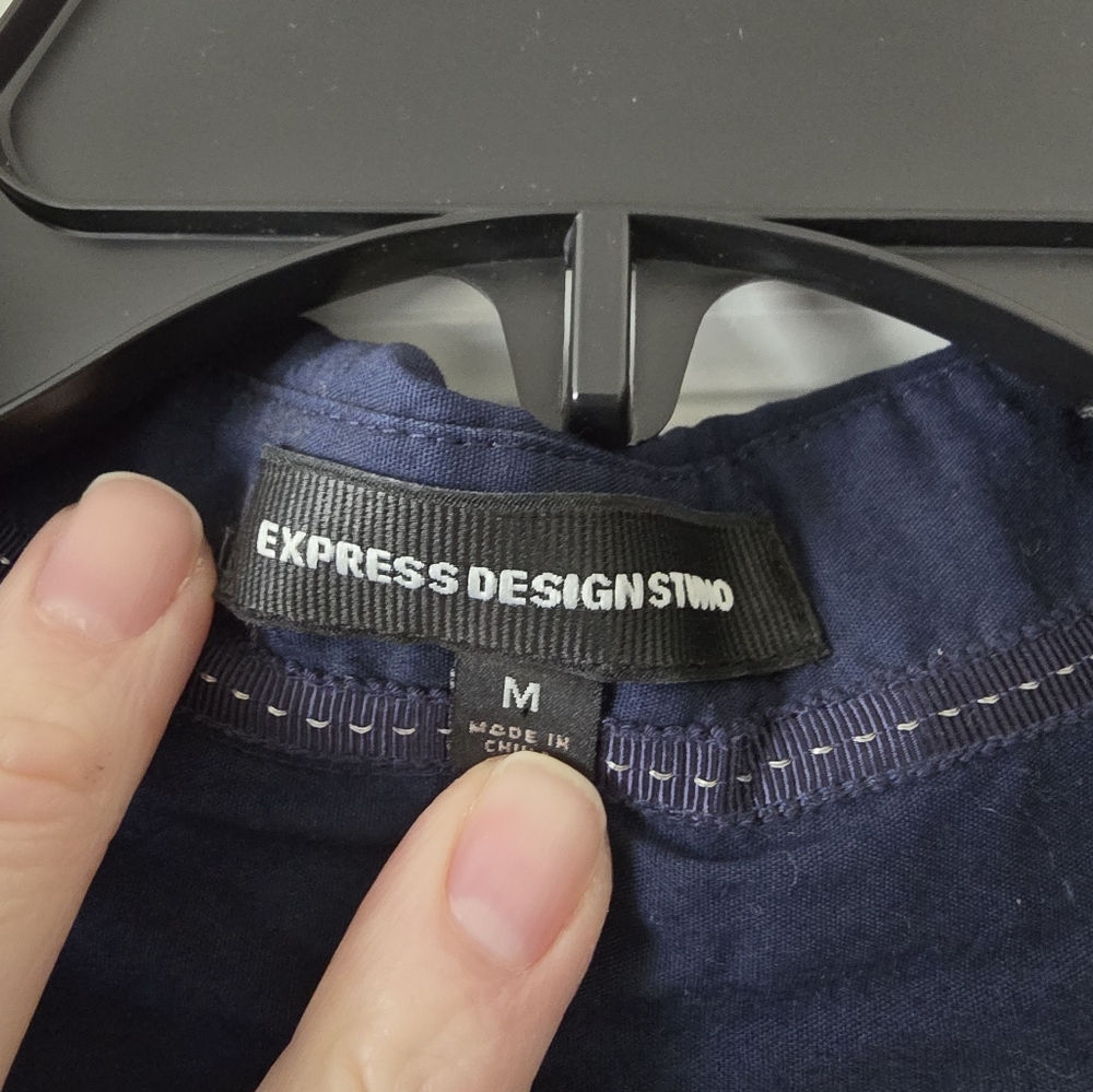 Express button down top - Picture 2 of 4